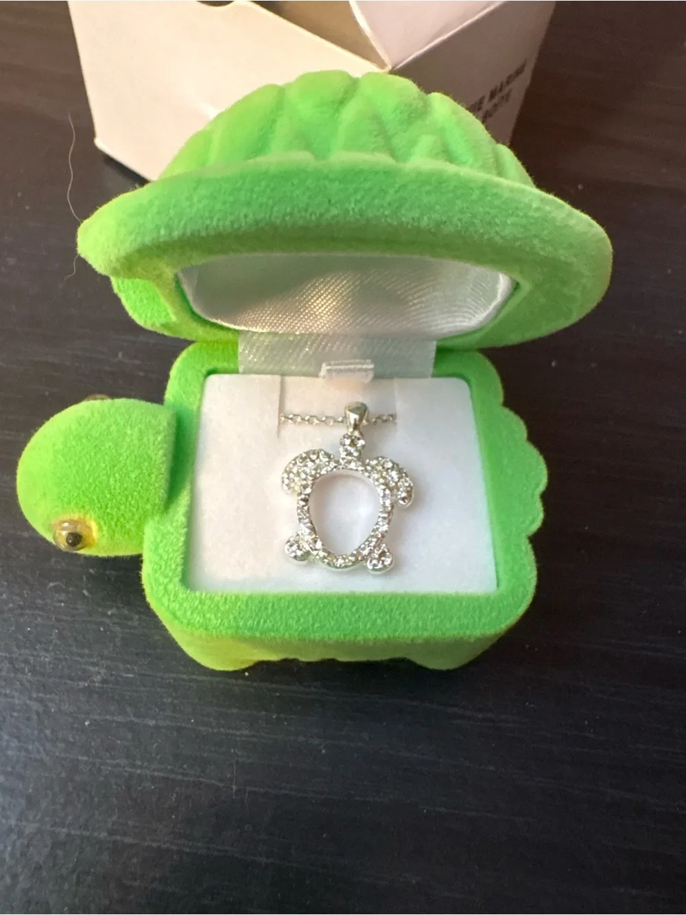 NWT Avon Turtle Necklace in Green Velvet Jewelry Case